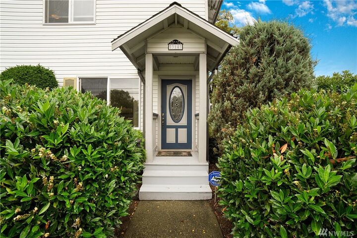 Property Photo:  314 W Hill St  WA 98272 