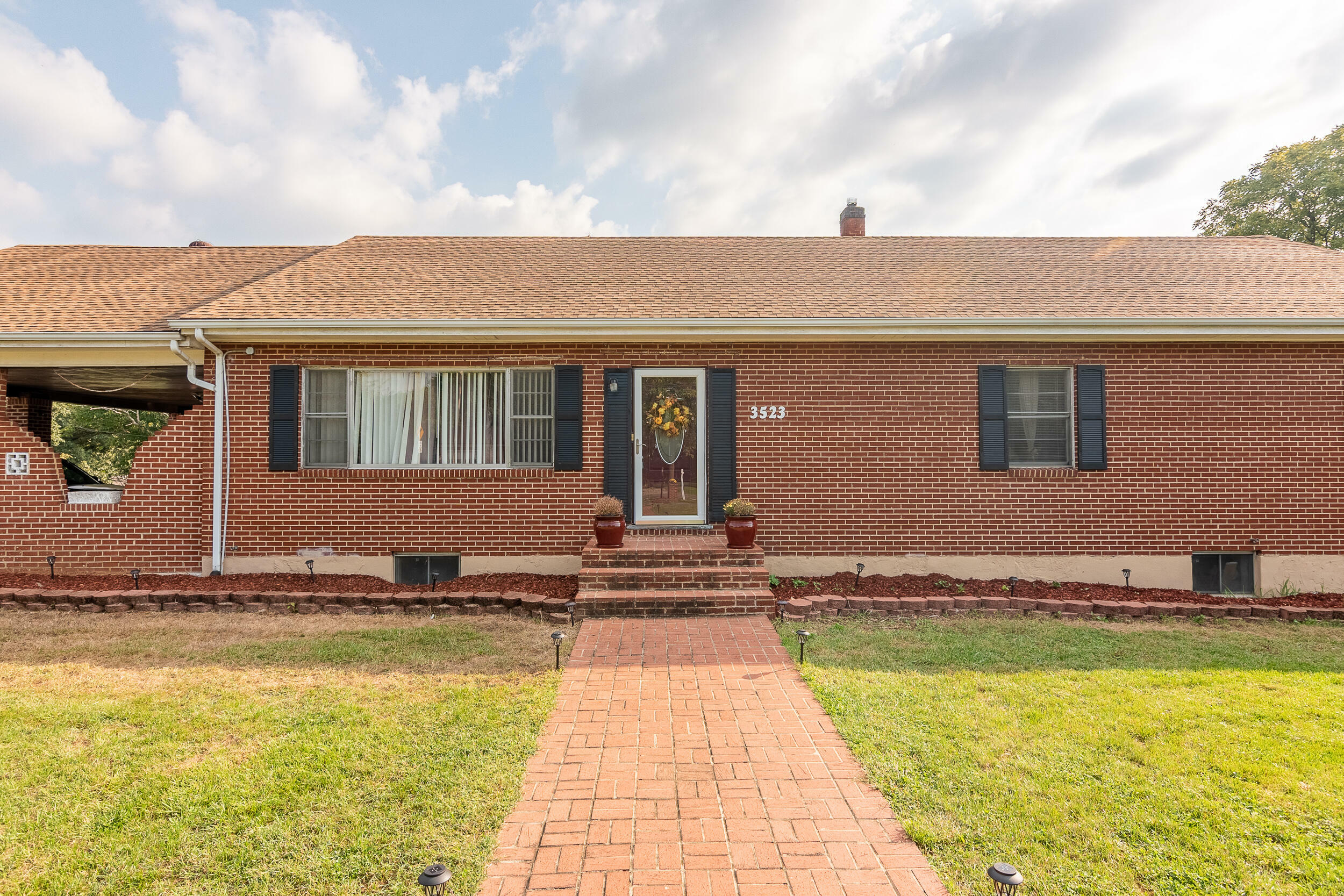 Property Photo:  3523 Cove Rd NW  VA 24017 