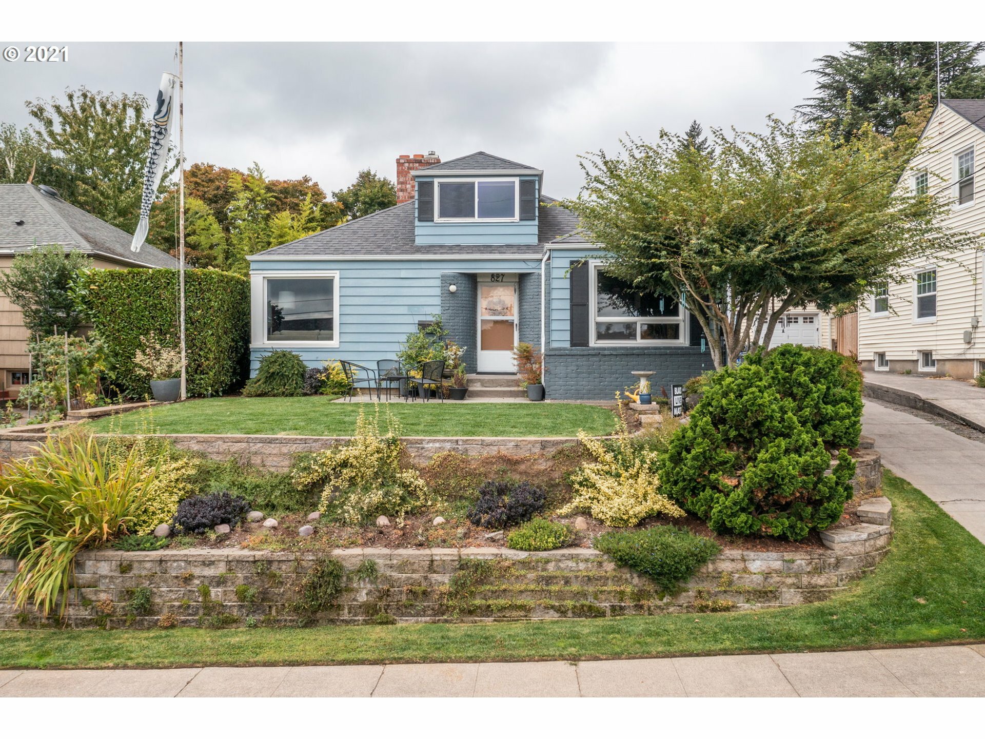 Property Photo: 827 SE 72nd Ave OR 97215