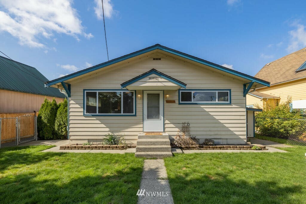 Property Photo:  140 N Blakeley St  WA 98272 