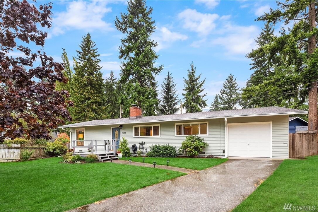 Property Photo:  16211 Corliss Place N  WA 98133 