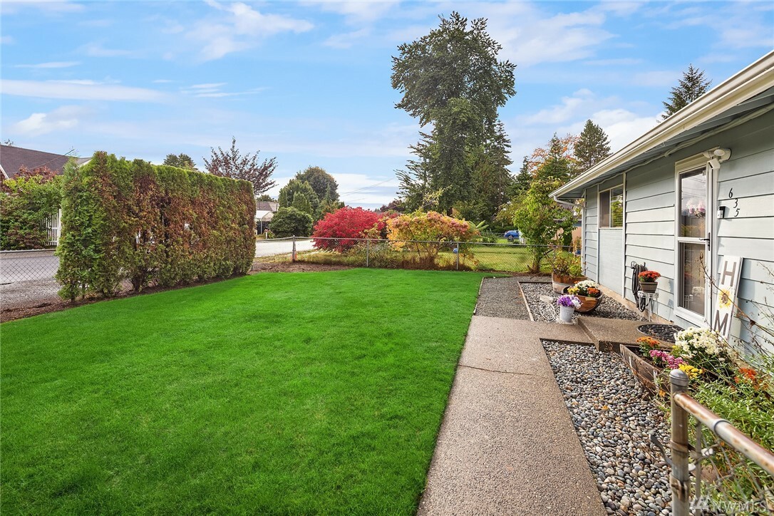 Property Photo:  635 Roberts St  WA 98272 