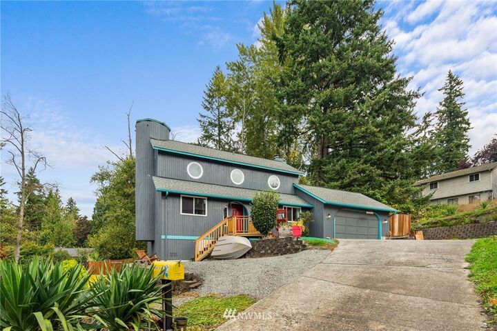 Property Photo:  15513  45th Avenue W  WA 98087 