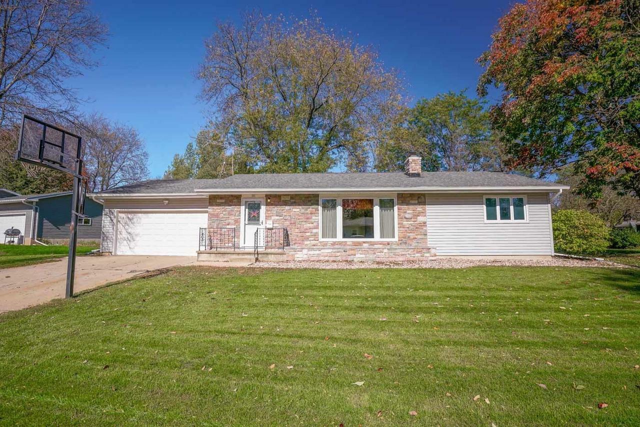 Property Photo:  305 Riverside Dr  WI 53594 