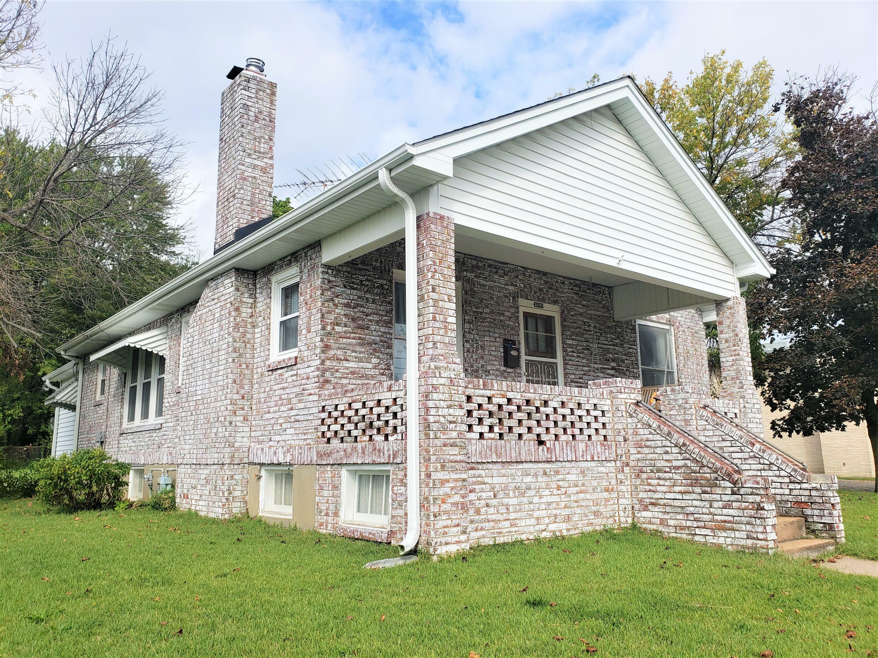 Property Photo:  207 W 5th Street  MO 65251 