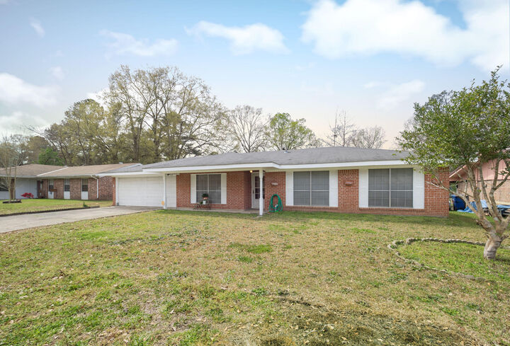 134 Powell Dr.  Leesville LA 71446 photo