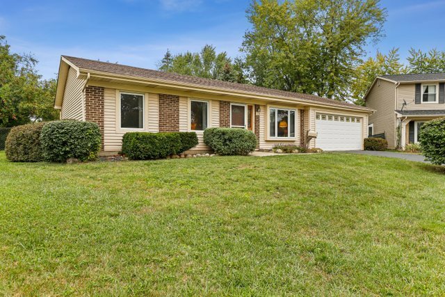 Property Photo: 328 Briar Point Court IL 60047