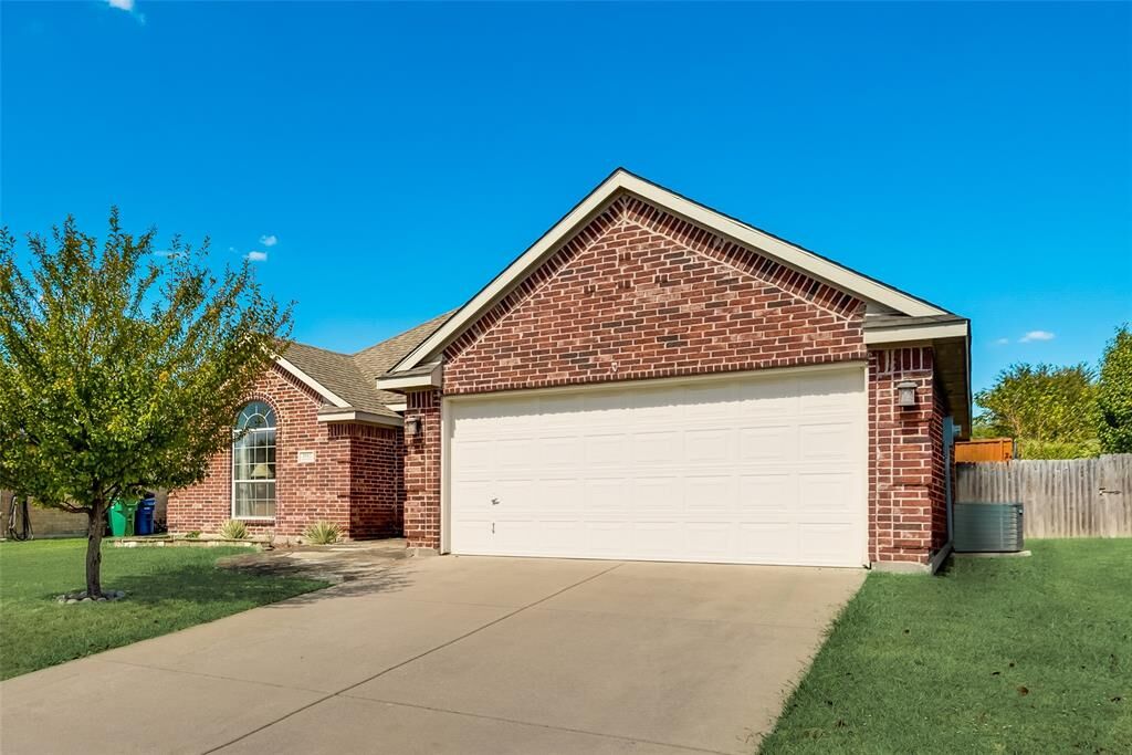 Property Photo:  2512 Gabriel Drive  TX 75071 