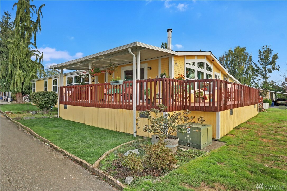 Property Photo:  415 Lakeview Rd K31  WA 98087 