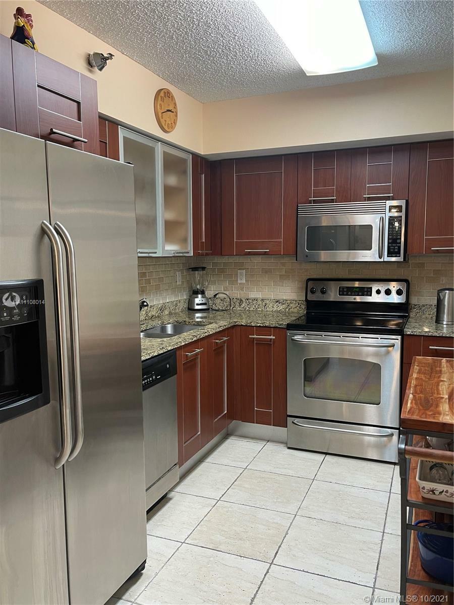Property Photo: 3300 NE 191st St 1902 FL 33180