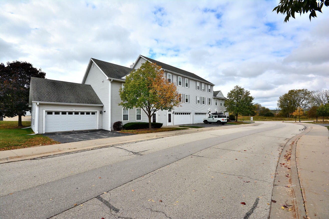 Property Photo:  1217 Woodbury Cmn B  WI 53189 