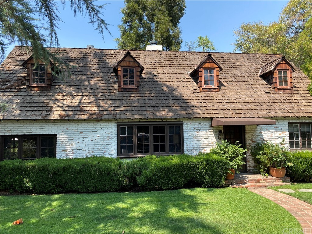 Property Photo: 23057 Sylvan Street CA 91367