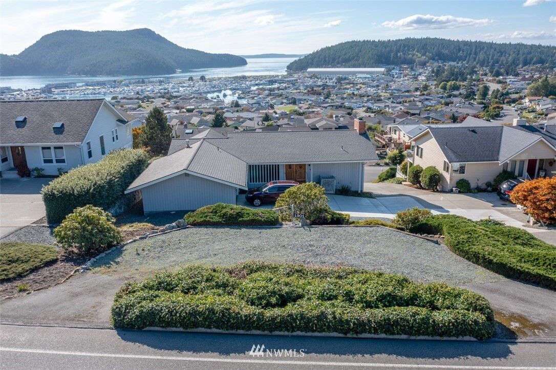 Property Photo:  1901  Bradley Drive  WA 98221 