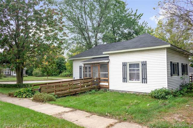 Property Photo:  947 Alderman Street  MI 48809 