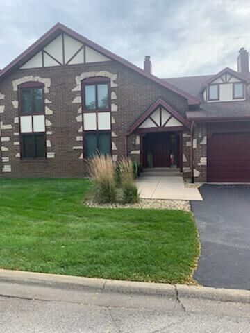 Property Photo:  213 Lake Drive 2B  IL 60461 