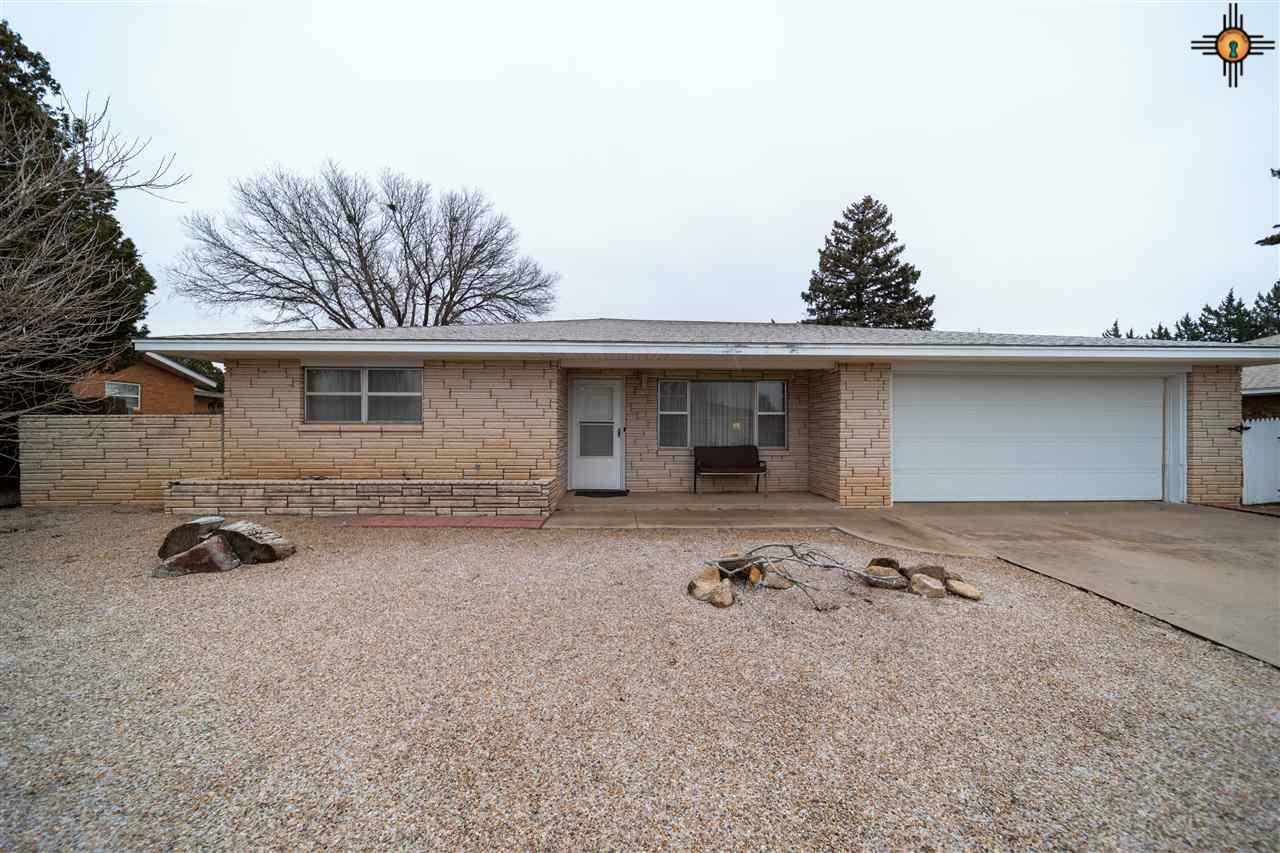 Property Photo: 1404 Stratford Ln NM 88101