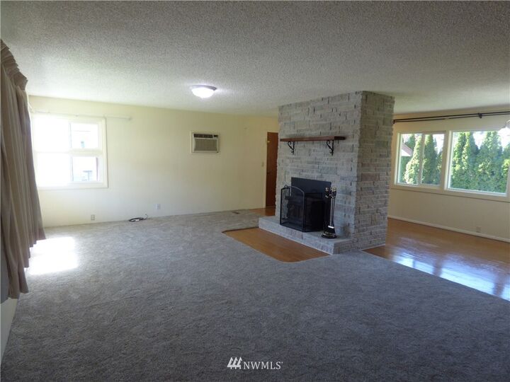 Property Photo:  515 N Ash Street  WA 98841 