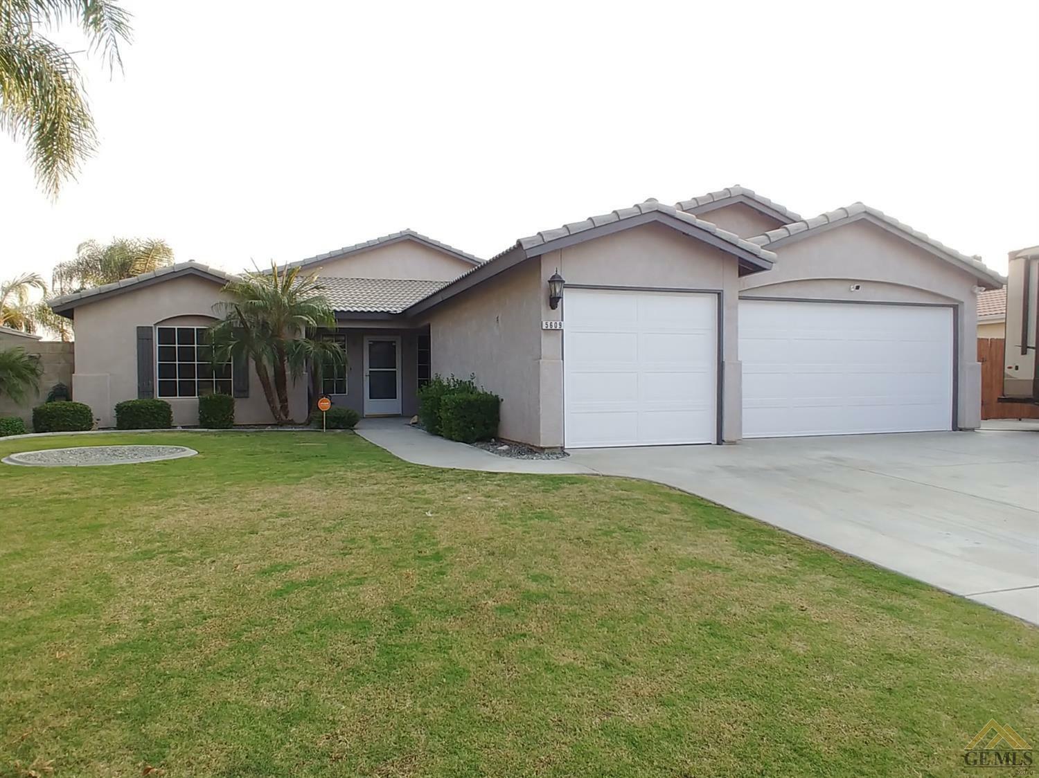 Property Photo:  5609 Lombardy Court  CA 93308 