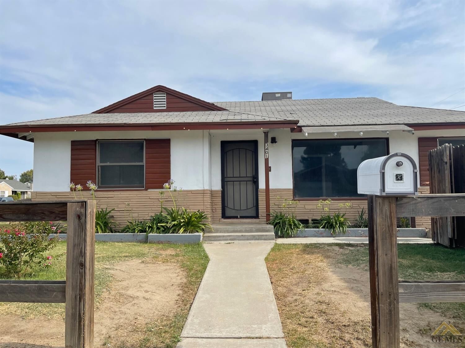 Property Photo:  3401 Palm Street  CA 93309 