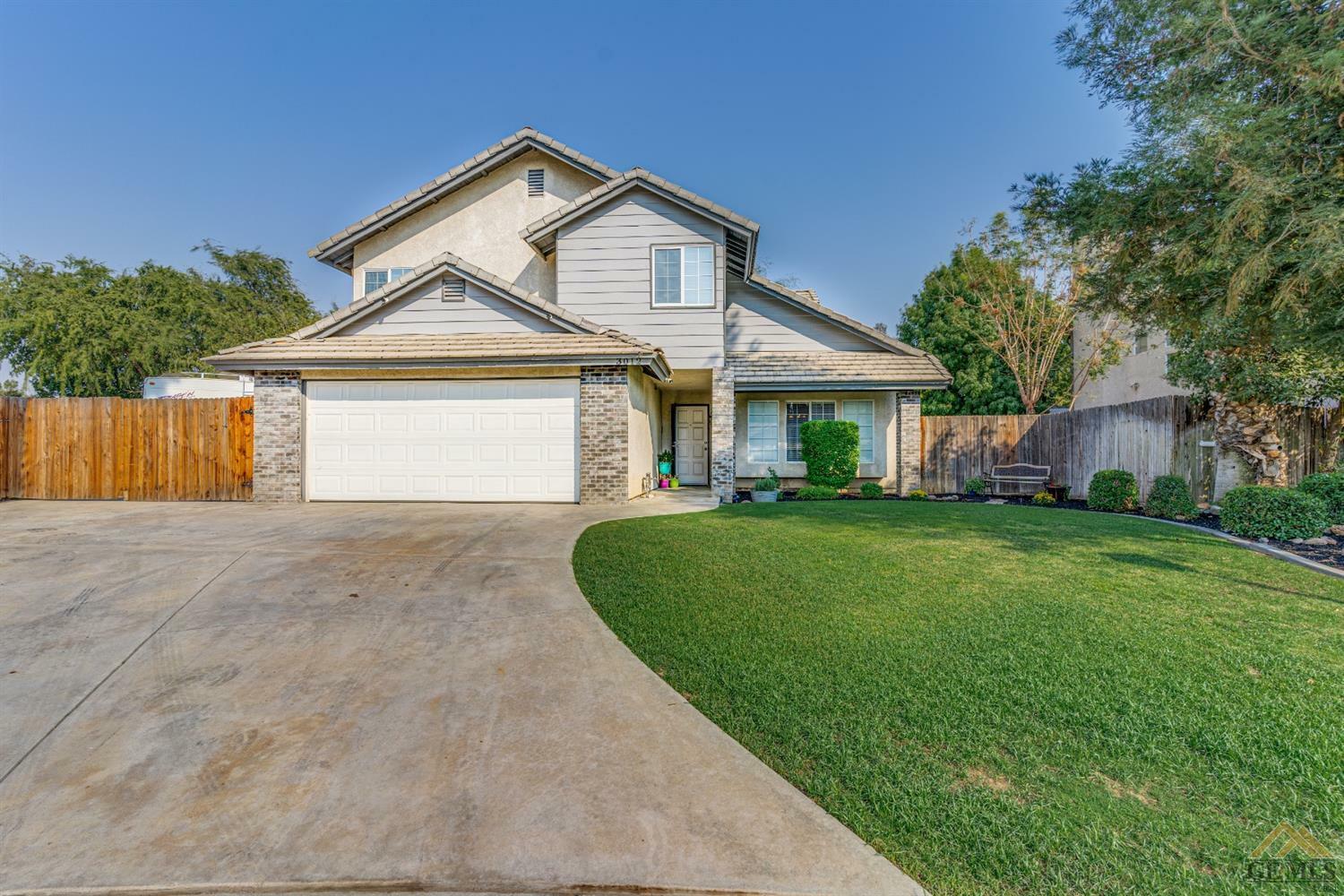 Property Photo:  3012 Sunray Court  CA 93308 