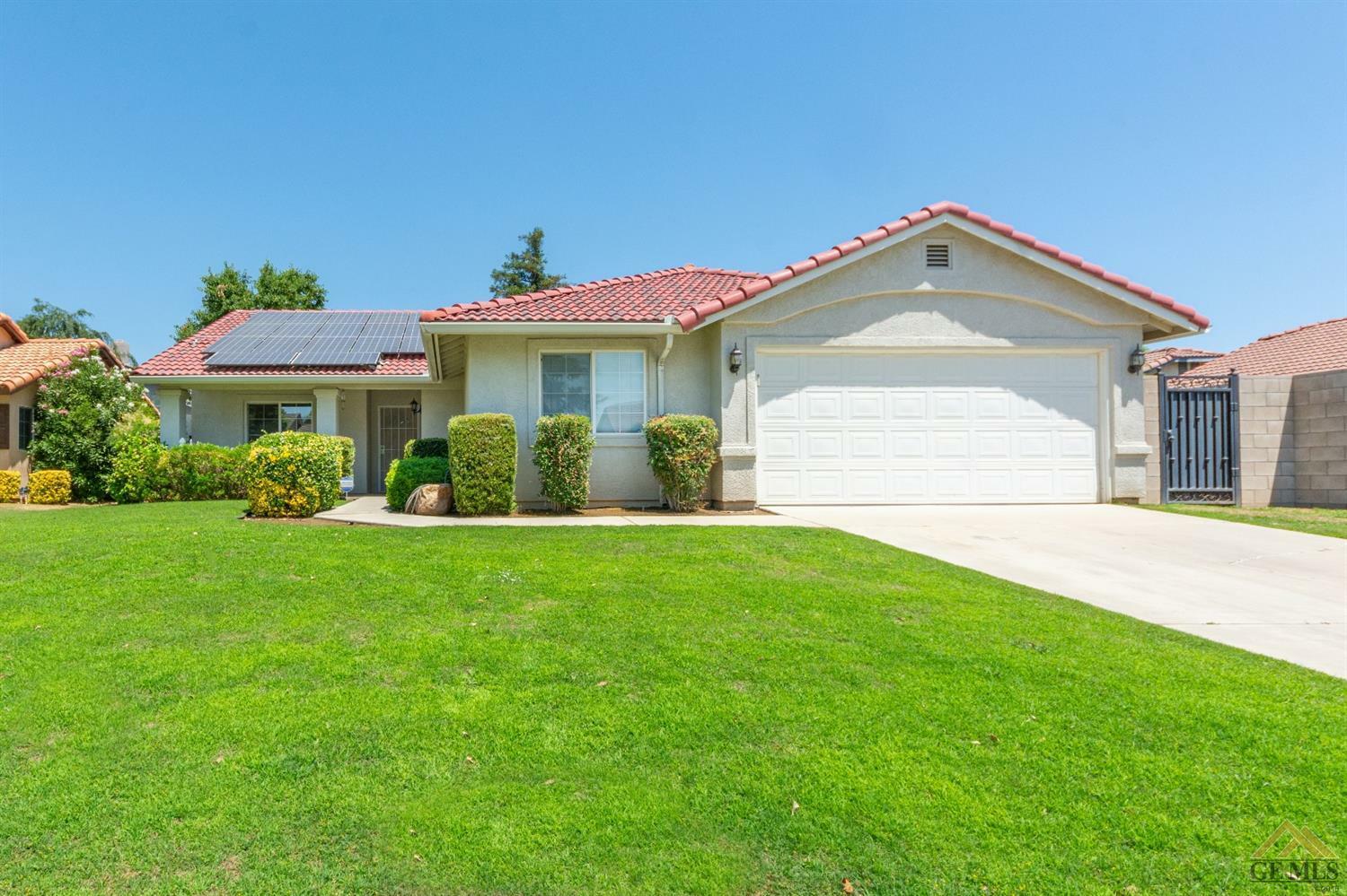 Property Photo:  902 Mondavi Way  CA 93312 