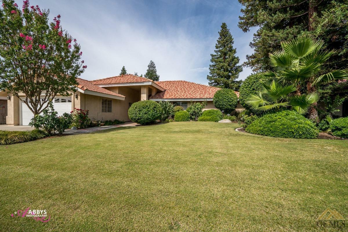 Property Photo:  2101 Blue Oak Drive  CA 93311 