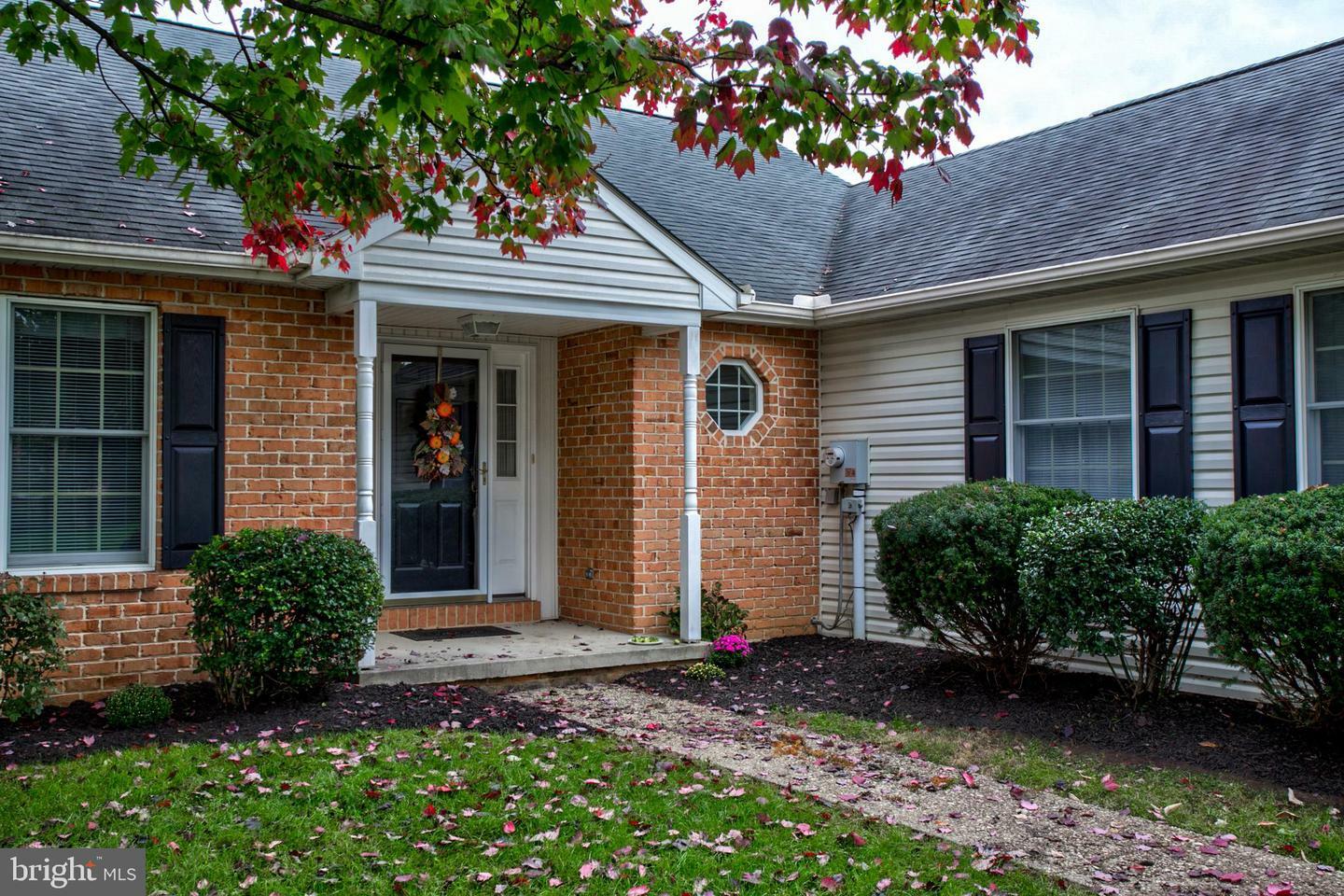 Property Photo:  322 Post Oak Road  PA 17603 