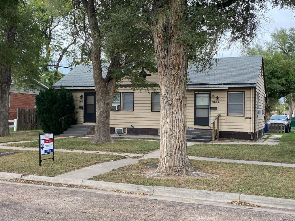 Property Photo:  1004 North 1st Street  KS 67846 