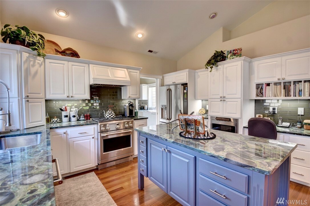 Property Photo: 6533 Turnberry SE WA 98501