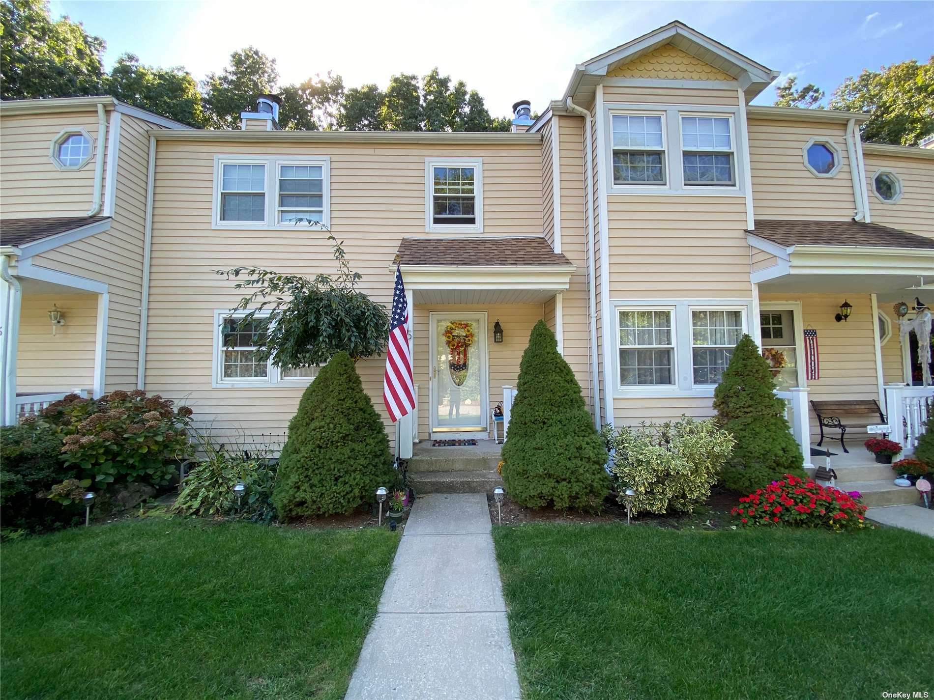 Property Photo: 15 Chase Commons 15 NY 11980