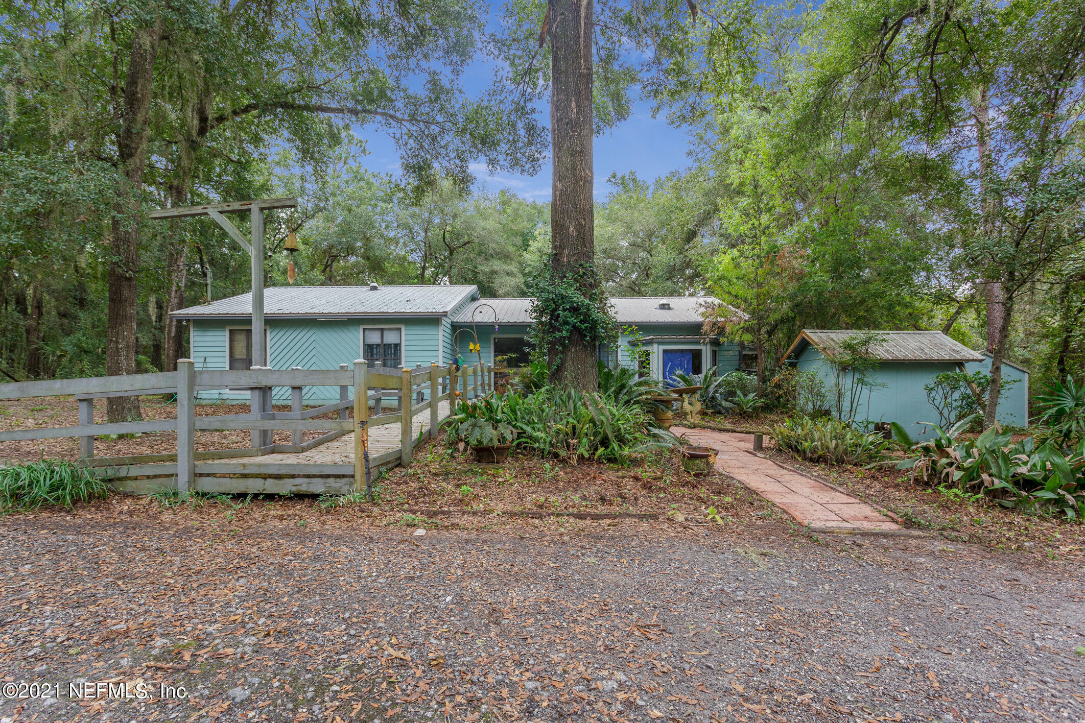 Property Photo:  604 SE 58th Street  FL 32656 