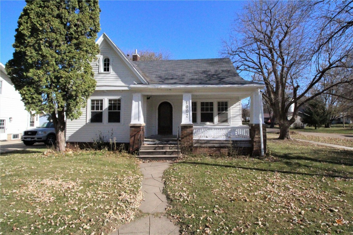 Property Photo:  1002 Franklin Street  IA 52213 