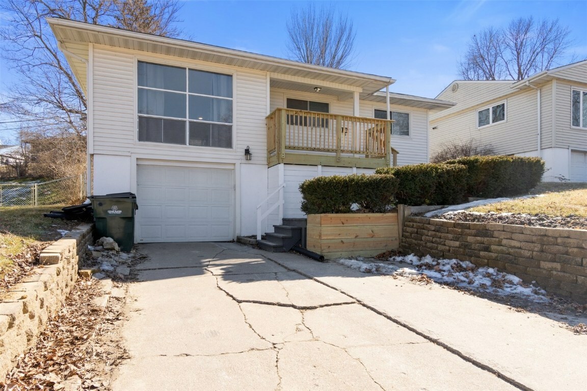 Property Photo:  1707 12th Avenue SW  IA 52404 