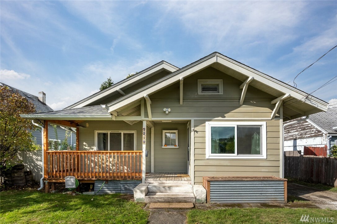 Property Photo:  5210 S L St  WA 98408 