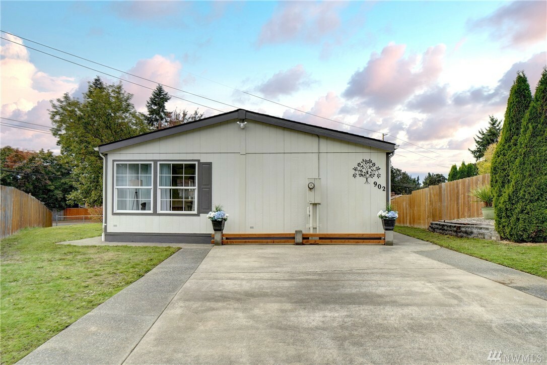 Property Photo:  902 132nd St E  WA 98445 