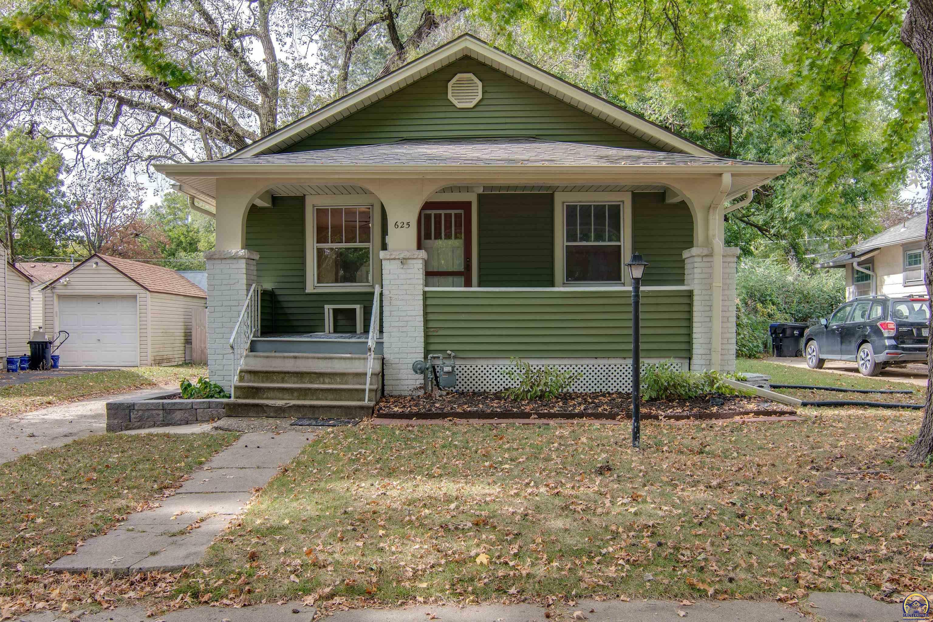 Property Photo:  625 SW Wayne Ave  KS 66606 