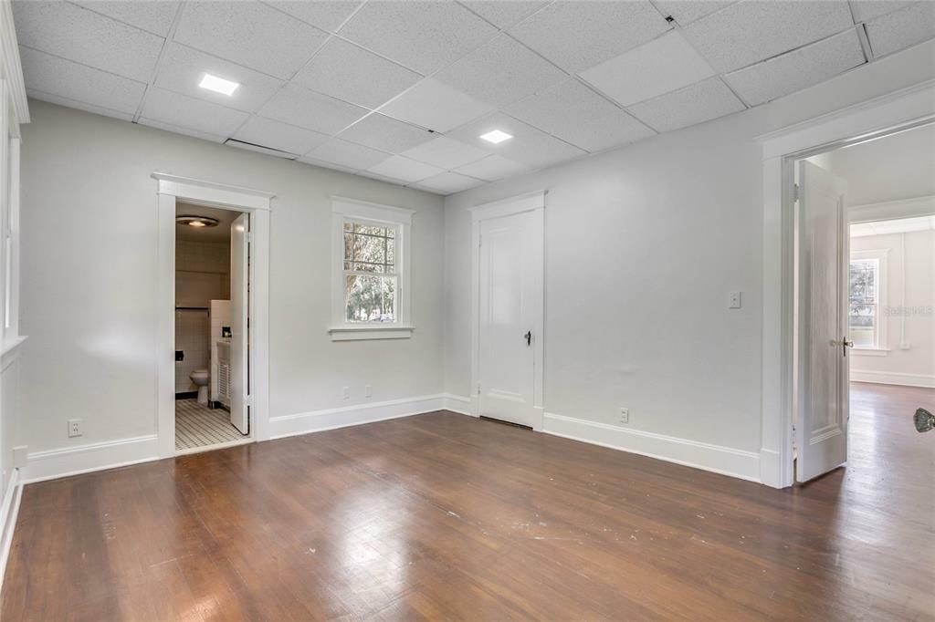 Property Photo:  206 S Florida Street  FL 33513 