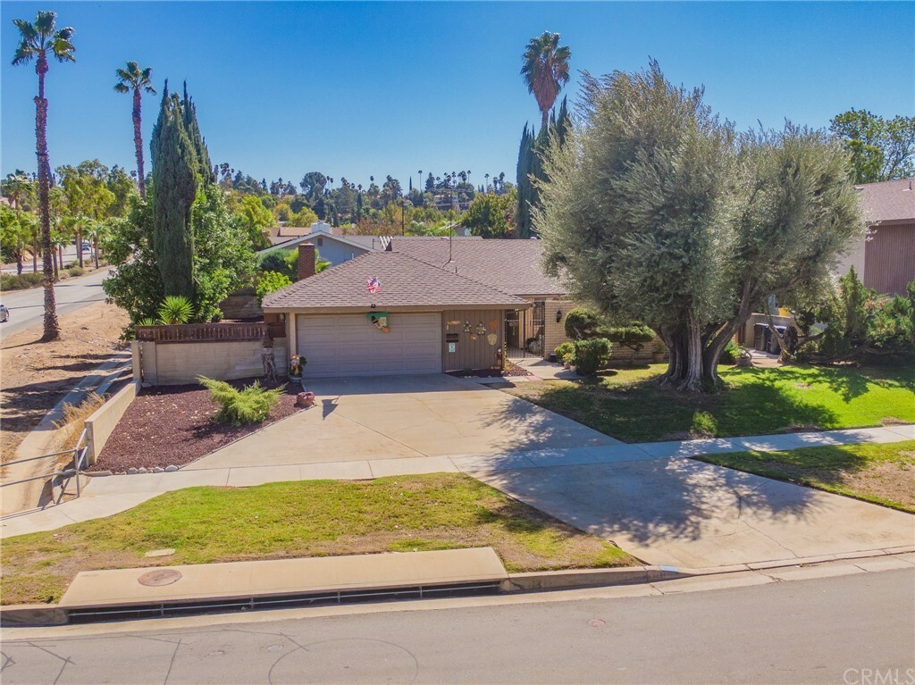 Property Photo:  430 E Palm Avenue  CA 92373 