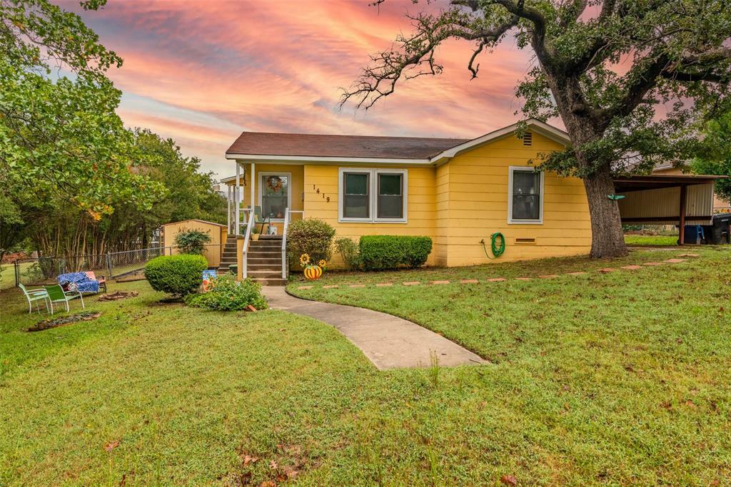 Property Photo:  1419 W Nelson Street  TX 75020 