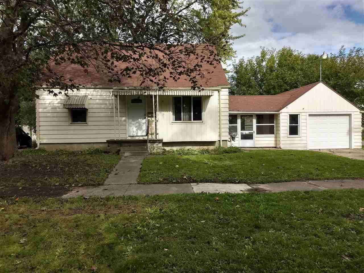 Property Photo:  802 Crawford  MI 48507 