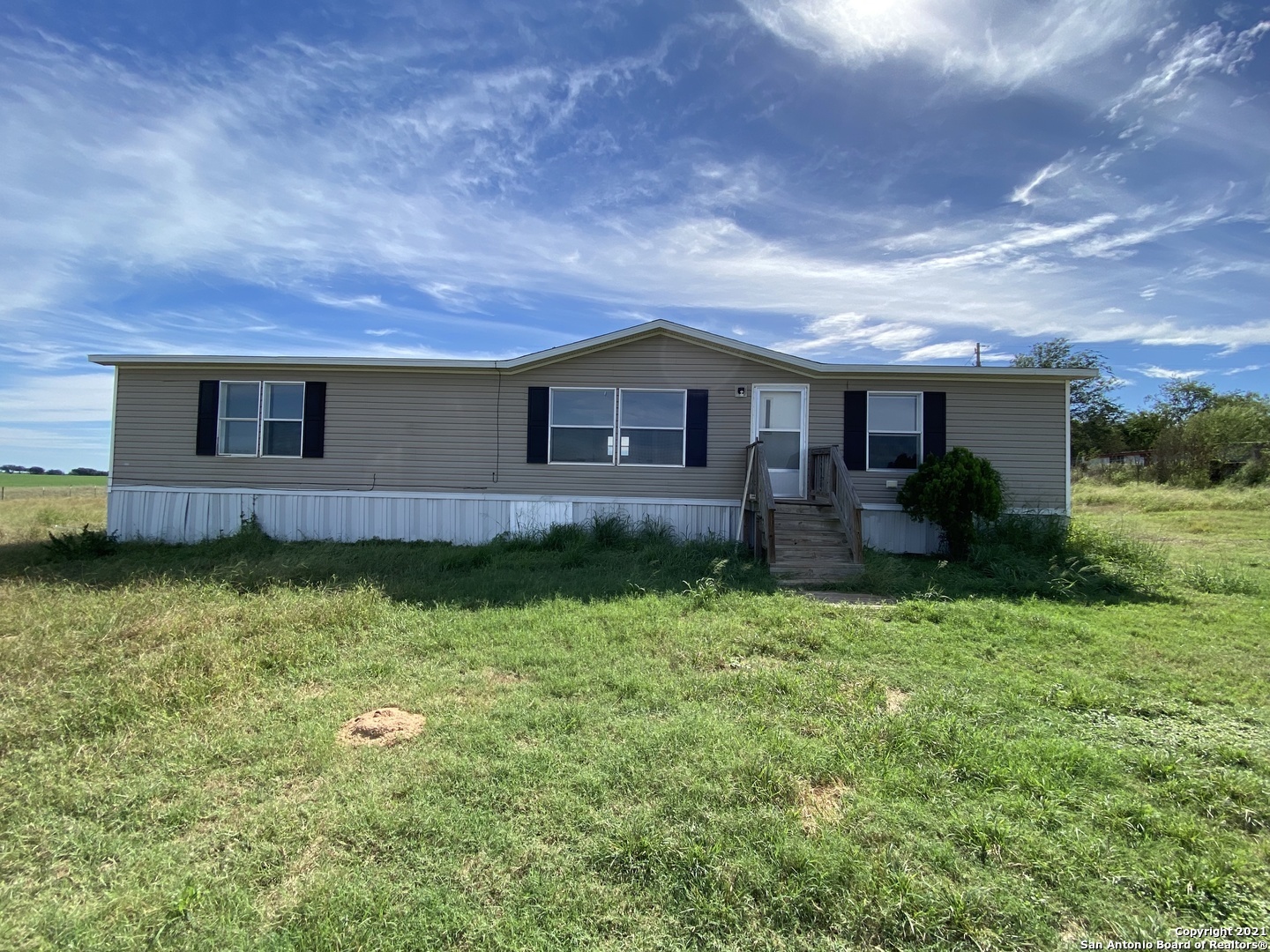 Property Photo: 114 Mann Rd TX 78065