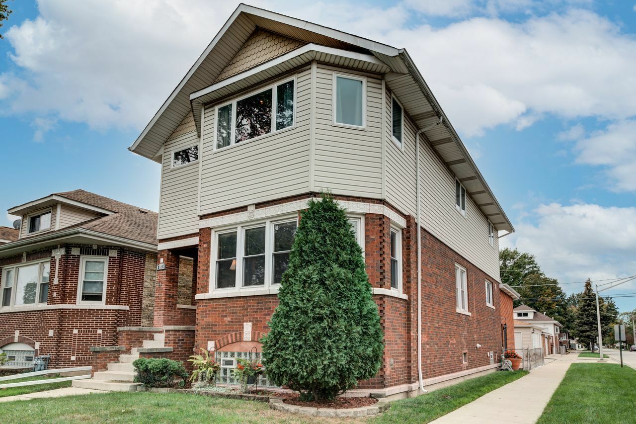 Property Photo: 2646 N 76th Avenue IL 60707