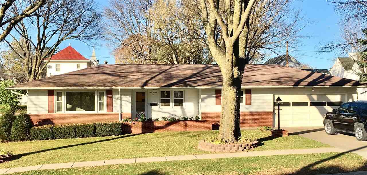 Property Photo:  120 W Short St  IA 52333 