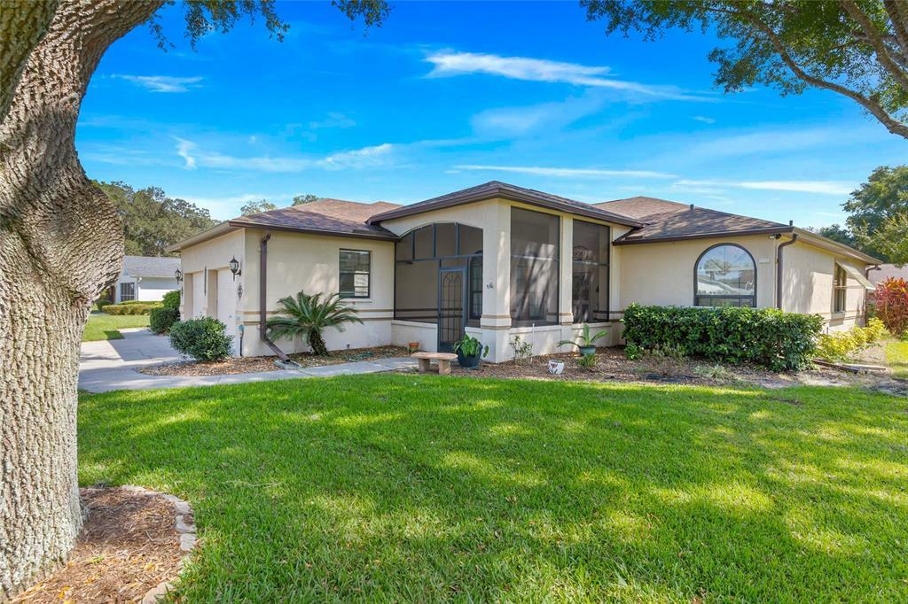 Property Photo: 6604 Northlake Drive FL 33542