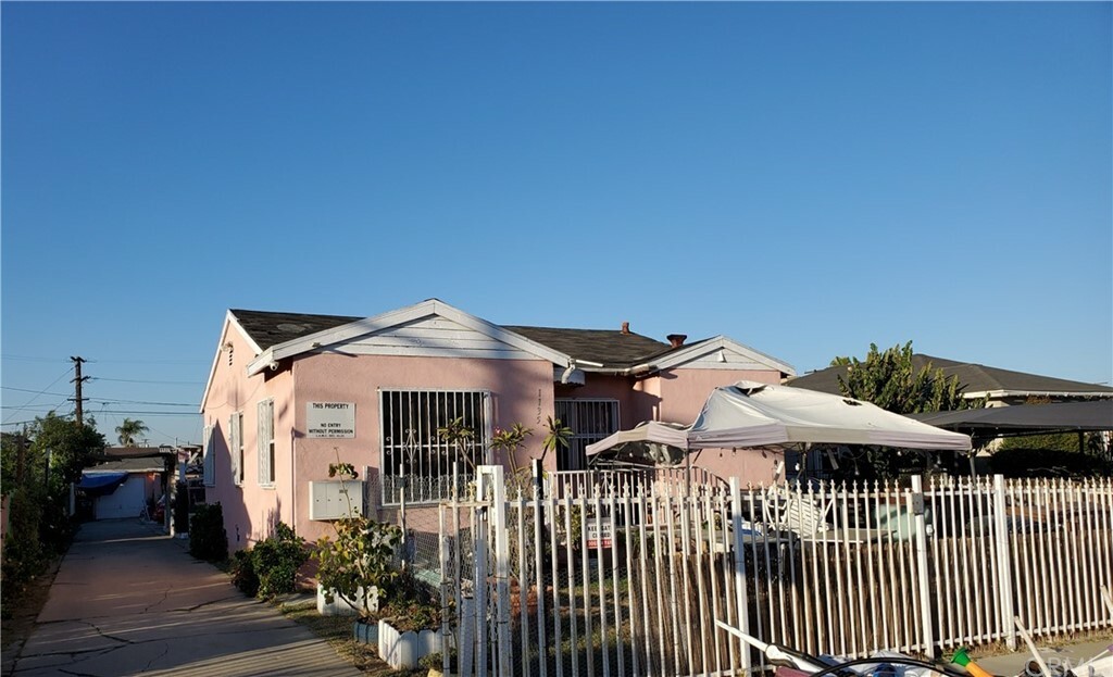 Property Photo: 1135 W 106th Street CA 90044