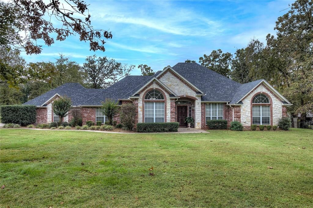 Property Photo:  407 County Road 3640  TX 75482 