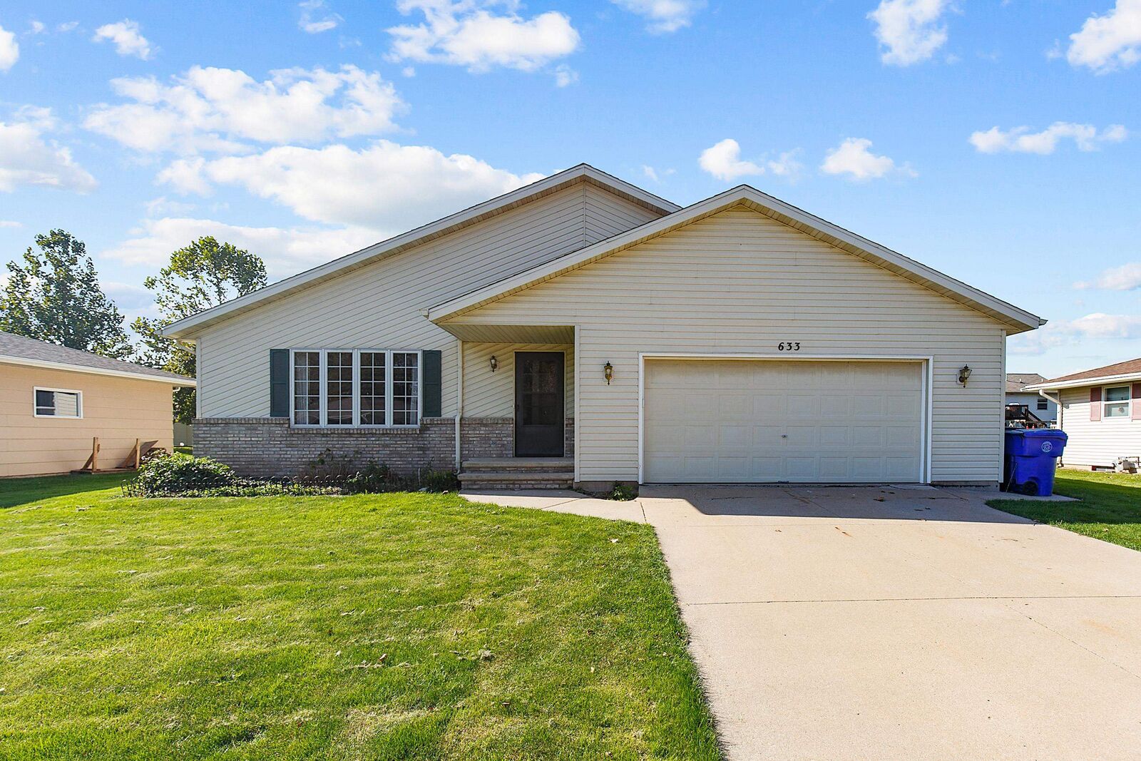 Property Photo: 633 Sunset Avenue WI 54130-1076