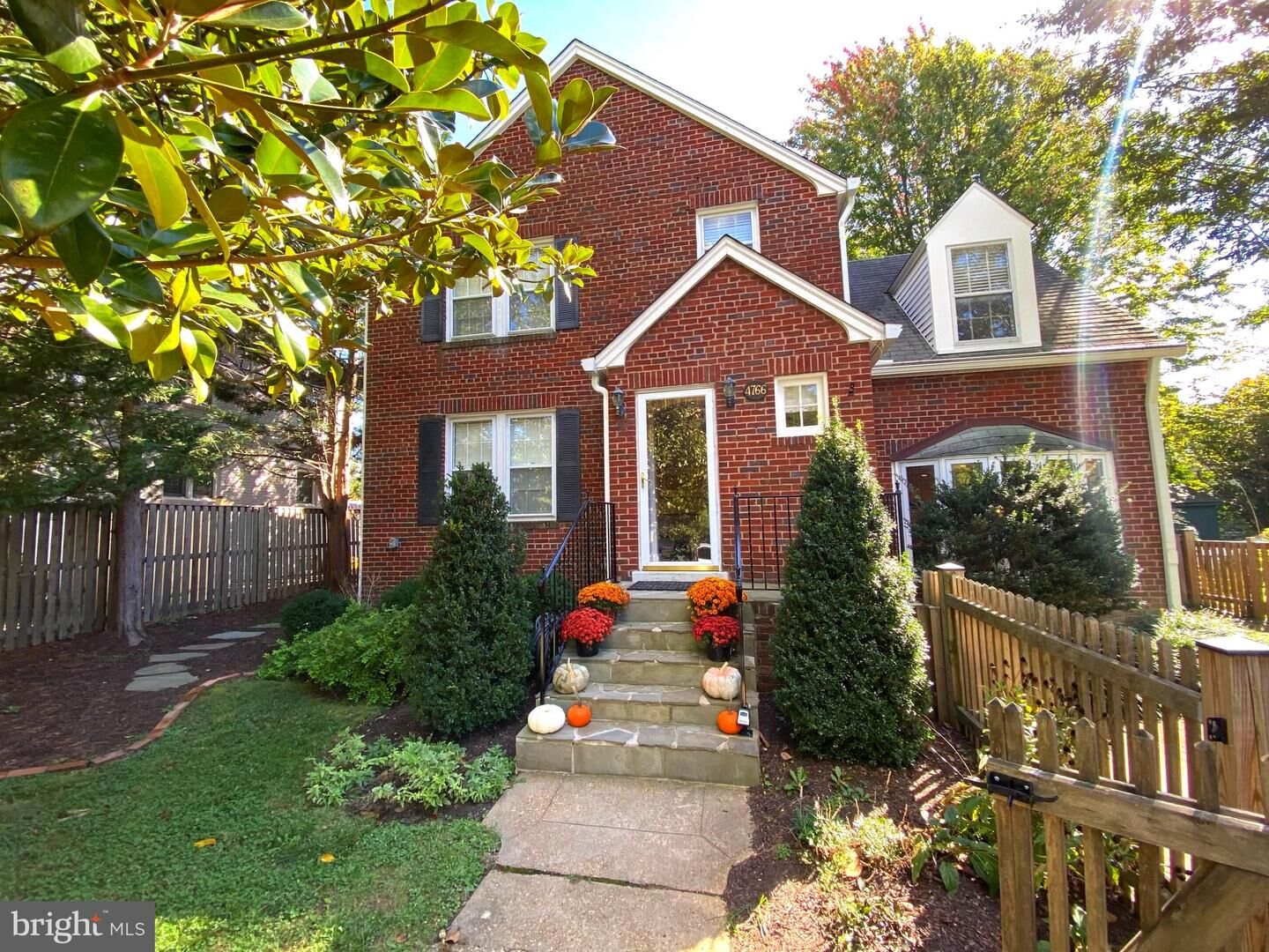 Property Photo:  4766 26th Street N  VA 22207 