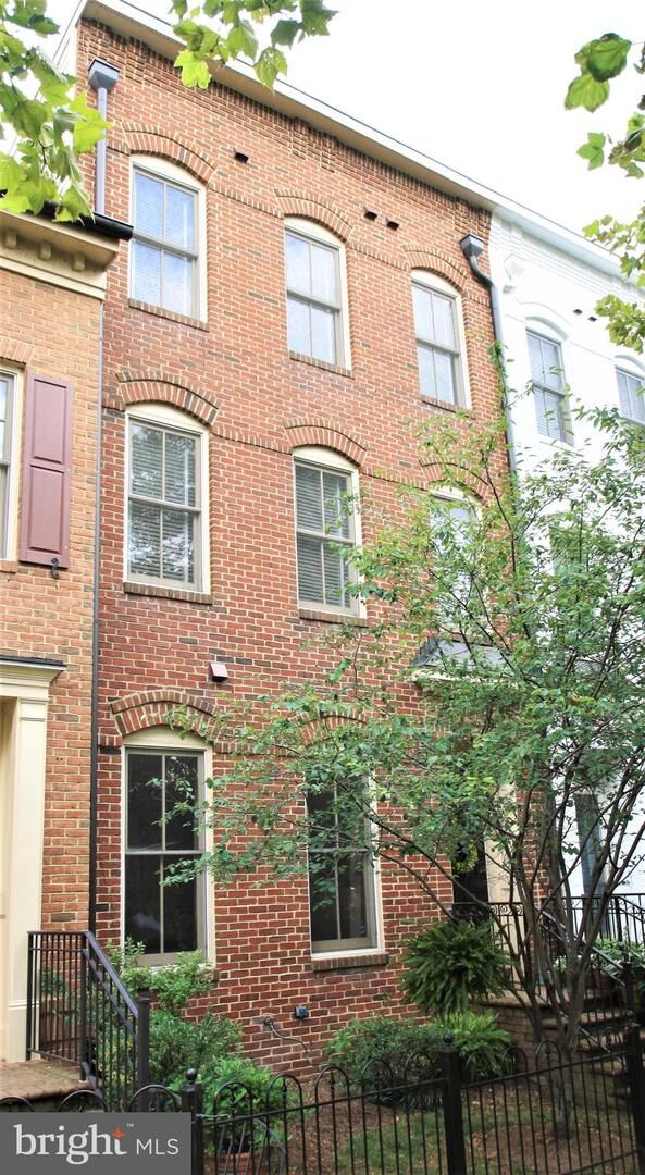 Property Photo:  418 Cook Street  VA 22314 