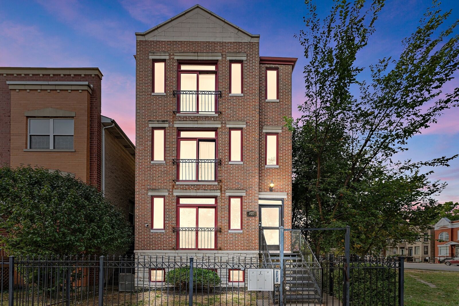 Property Photo:  2955 W Wilcox Street  IL 60612 